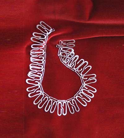 Collier en argent martel&eacute;, design Martian AYME de Lyon (ca. 1970)